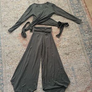 INDIGO LUNA Layla Flares & Agni Wrap Top Forest Green NWOT!